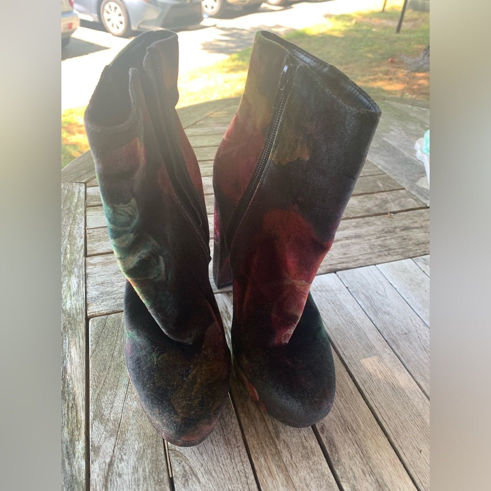 Madden Girl Floral Boots Women’s Size 6